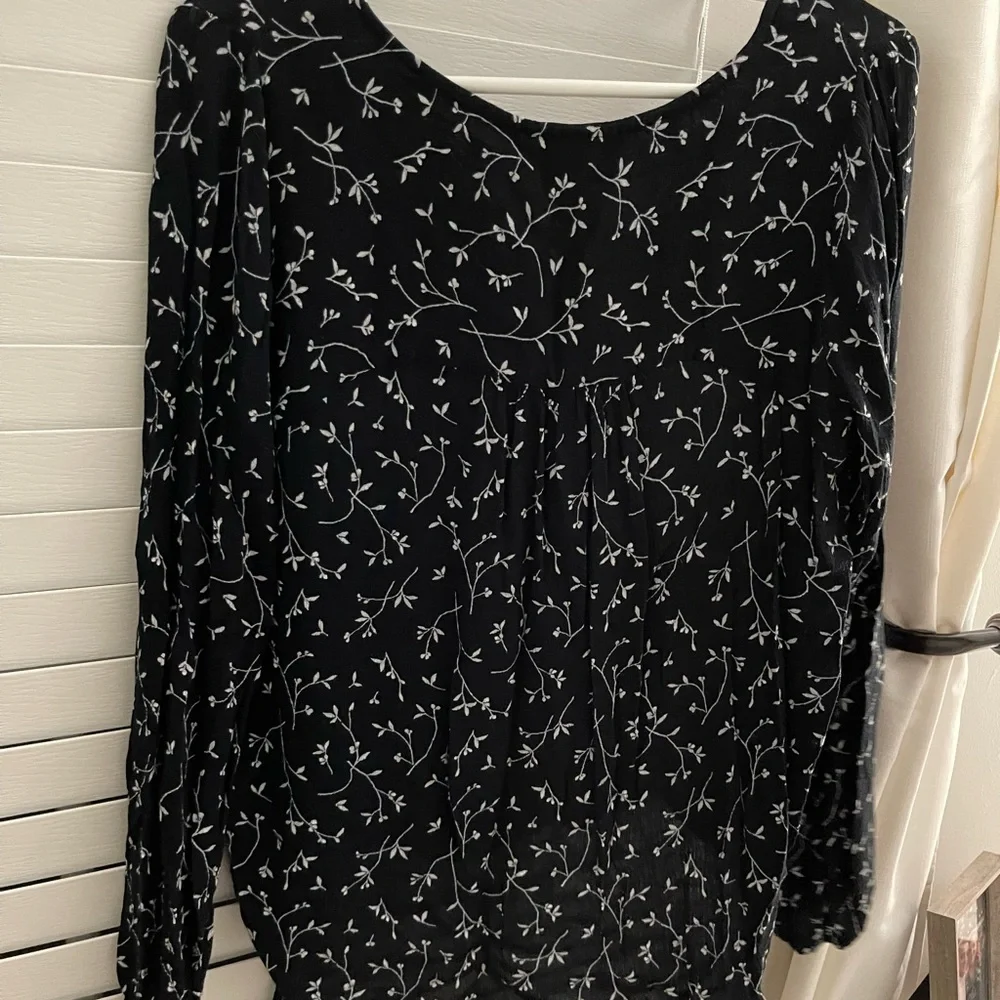 Universal Thread Faux Wrap Top - Picture 3 of 3